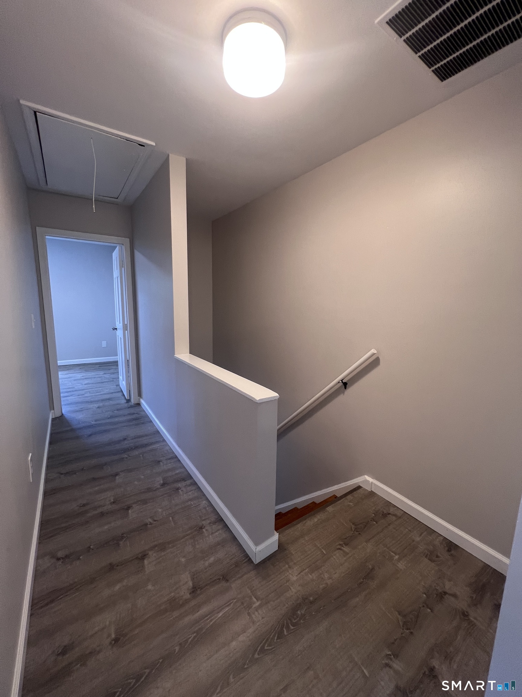 95 Shell Street Bridgeport, CT 06605 - Photo 11 of 34 UPPER LEVEL HALLWAY