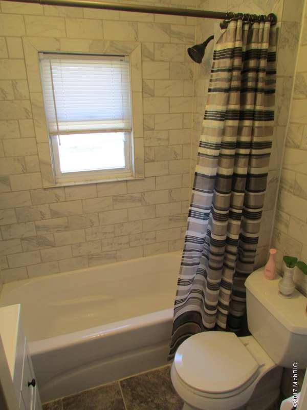 4233 Quarterline Road Muskegon, MI 49444 - Photo 17 of 24 IMG_2156-800