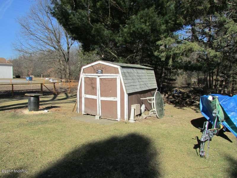 4233 Quarterline Road Muskegon, MI 49444 - Photo 7 of 24 IMG_2140-800