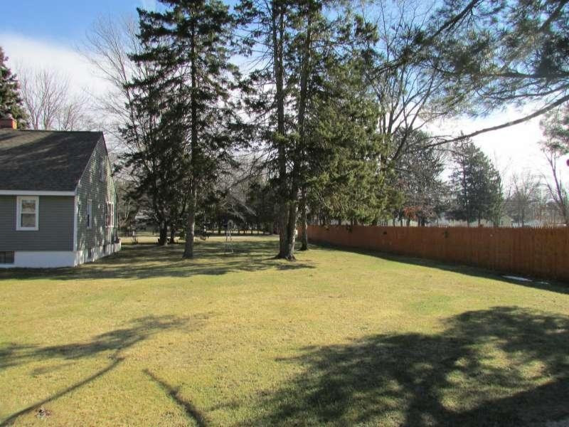4233 Quarterline Road Muskegon, MI 49444 - Photo 9 of 24 IMG_2144-800