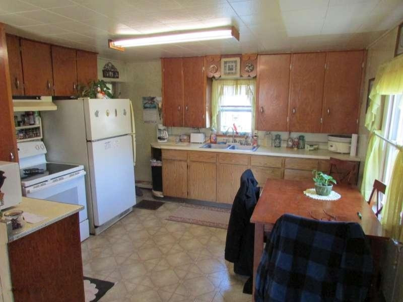 4233 Quarterline Road Muskegon, MI 49444 - Photo 10 of 24 IMG_2153-800