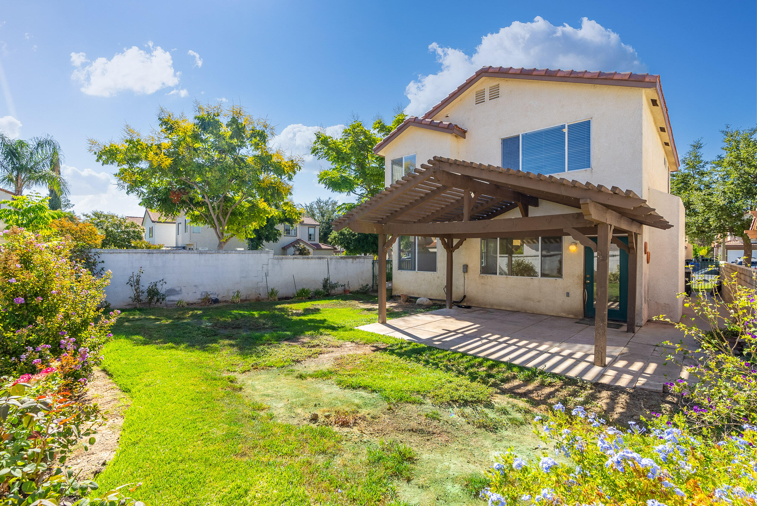 25803 Hammet Circle Stevenson Ranch, CA 91381 - Photo 29 of 32 a front view of a house with a yard table and chairs