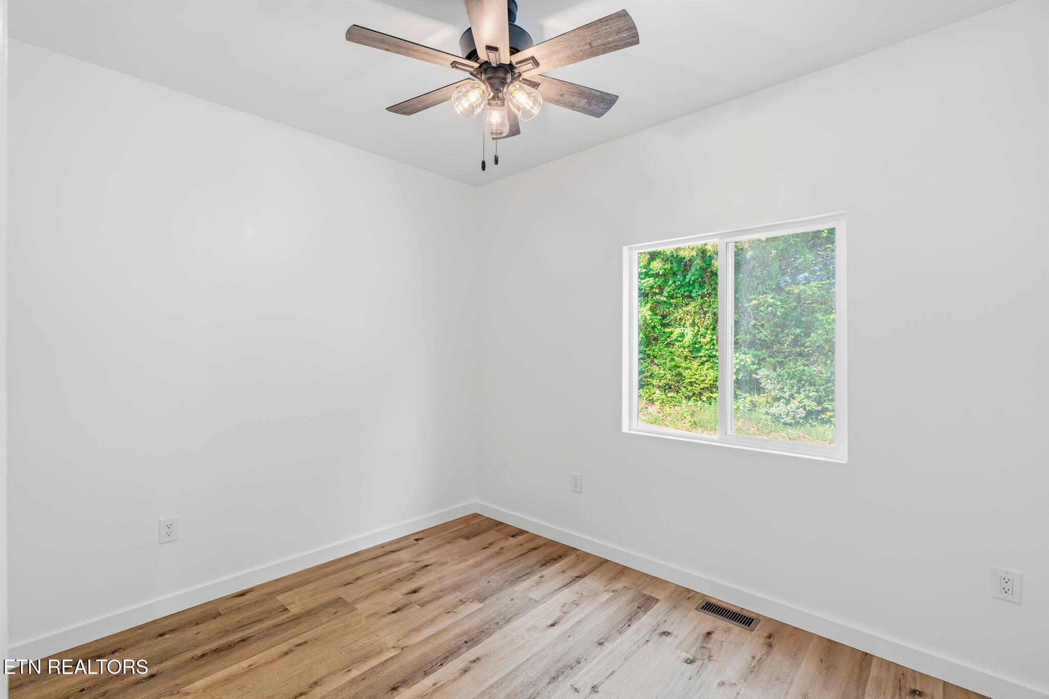 125 Ballard Lane Heiskell, TN 37754 - Photo 17 of 29 BEDROOM 2