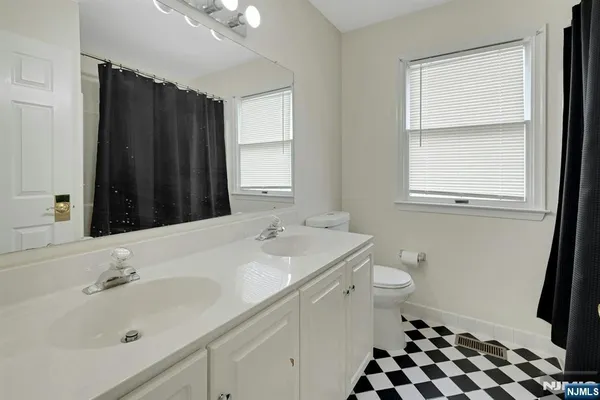 $650,000 | 48 Glen Eagles Road, Washington, NJ 07882