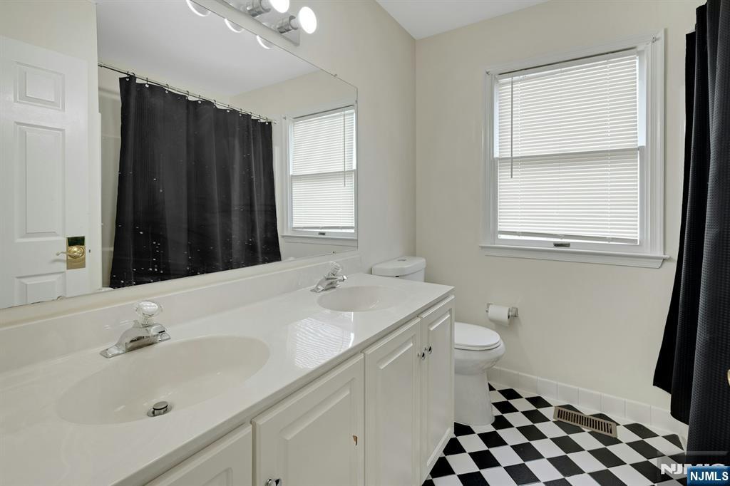 48 Glen Eagles Road Washington, NJ 07882 - Photo 16 of 22