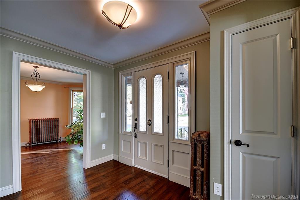 186 Raymond Road West Hartford, CT 06107 - Photo 3 of 39