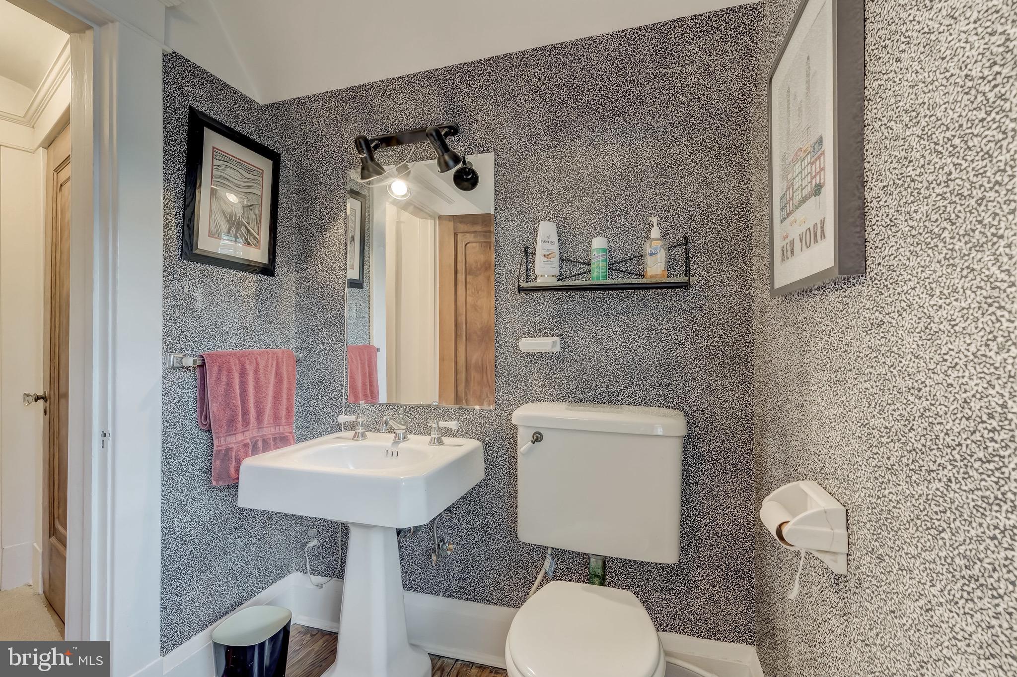 4602 Roland Avenue Baltimore, MD 21210 - Photo 58 of 90 3rd floor Bathroom