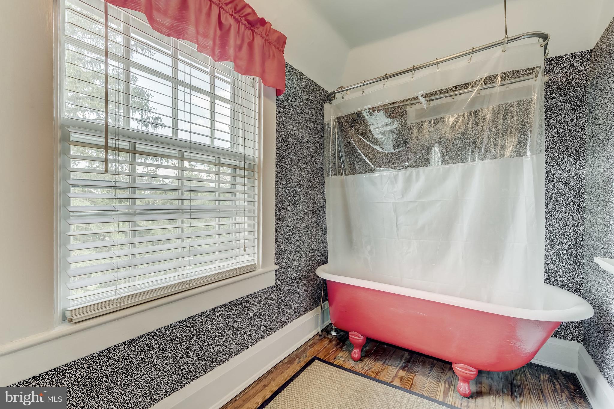 4602 Roland Avenue Baltimore, MD 21210 - Photo 59 of 90 #rd Floor Bathroom w Clawfoot Tub