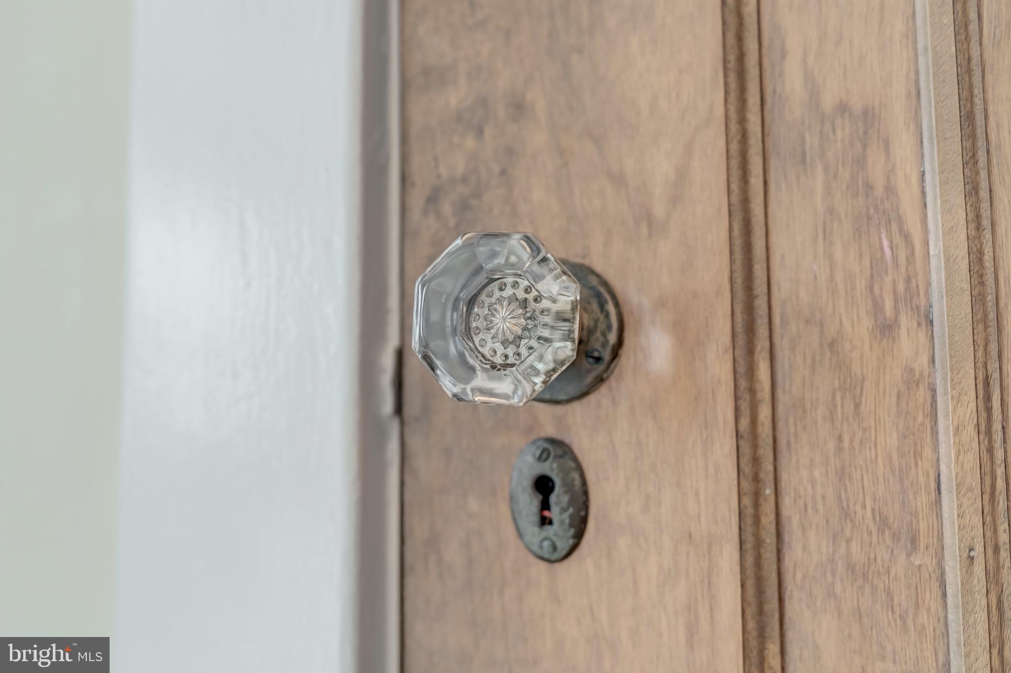 4602 Roland Avenue Baltimore, MD 21210 - Photo 64 of 90 Original (restored) crystal door nob thru house!