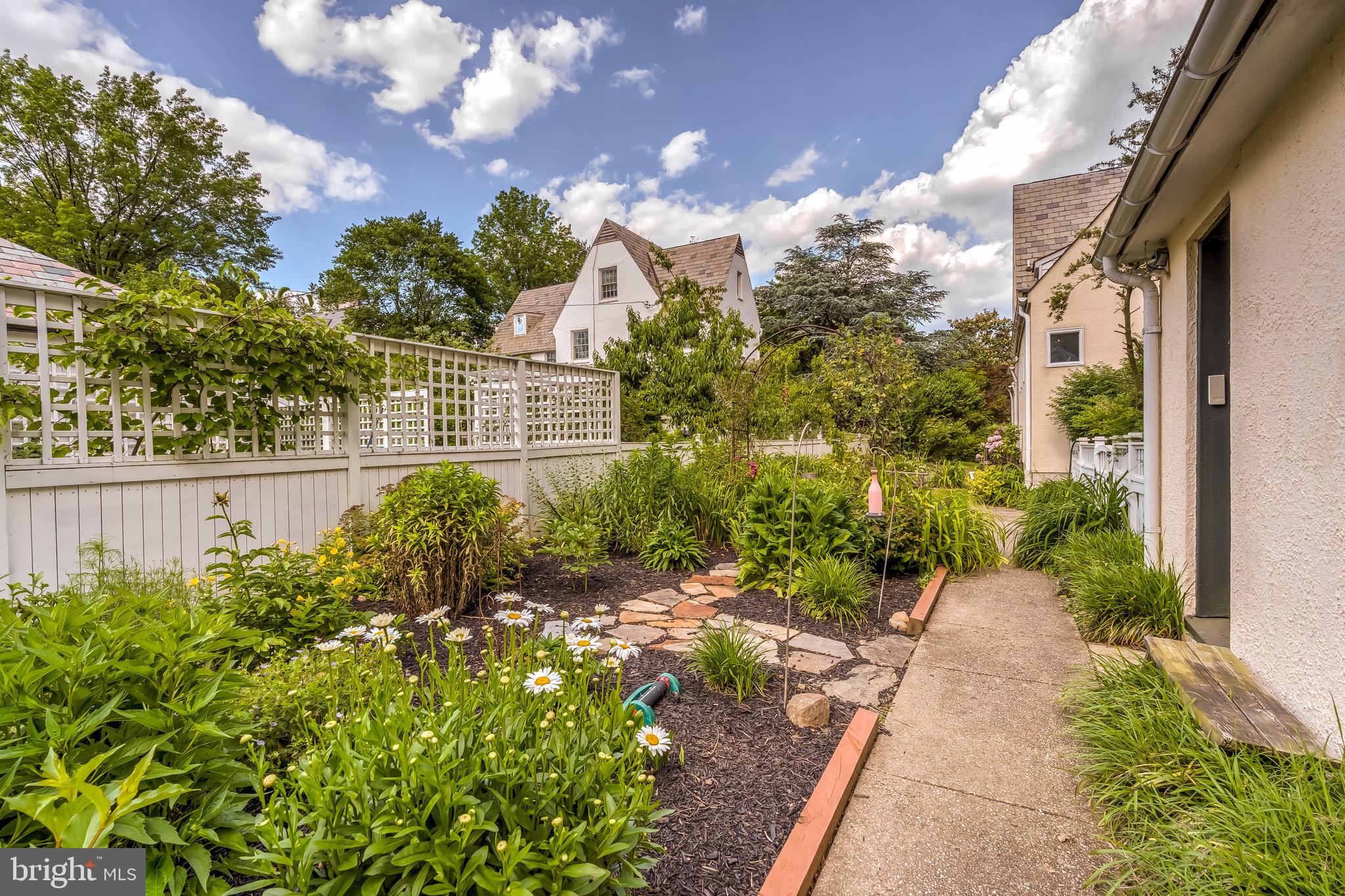4602 Roland Avenue Baltimore, MD 21210 - Photo 67 of 90 Looking back, Sideyard garden