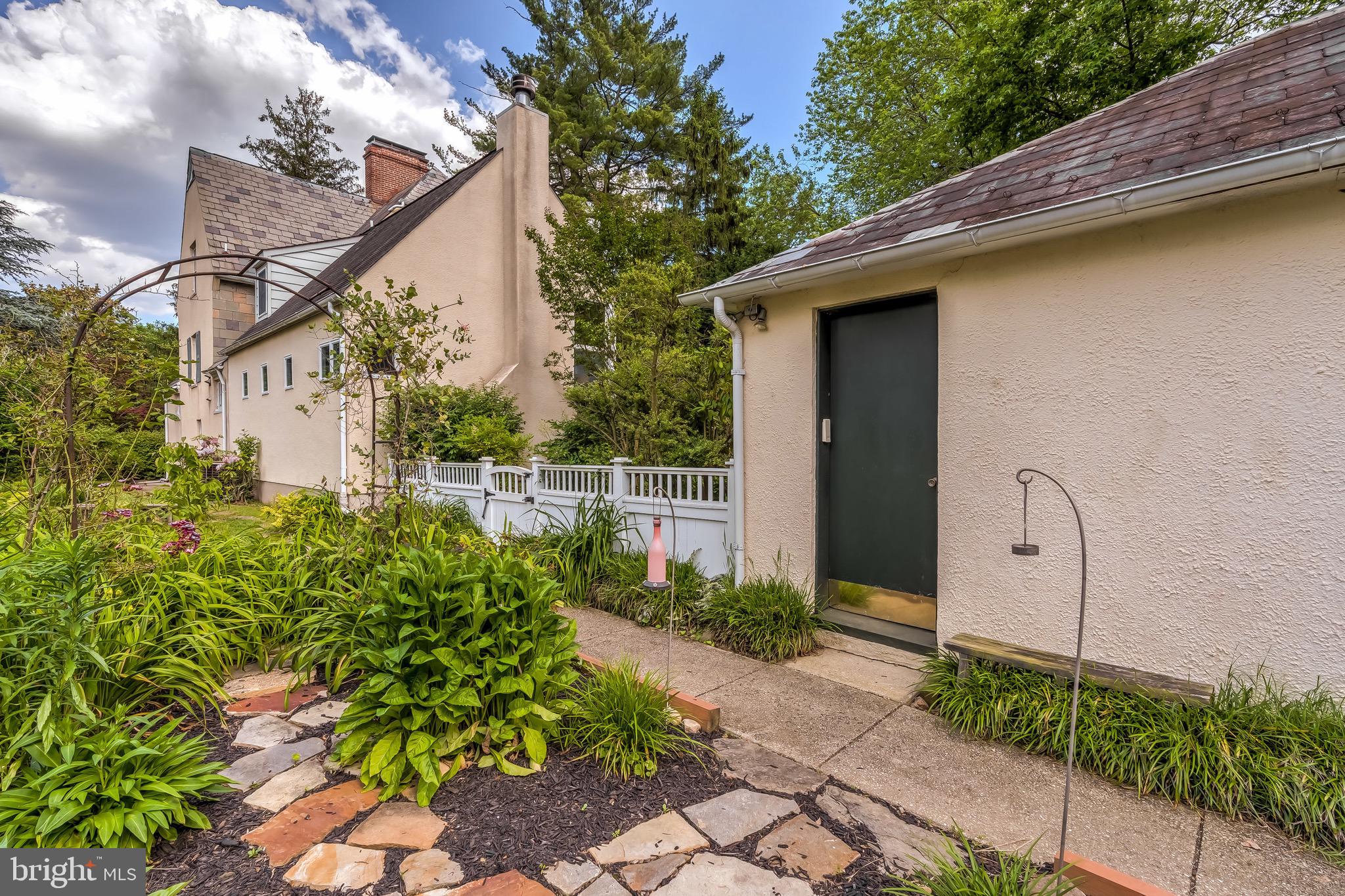 4602 Roland Avenue Baltimore, MD 21210 - Photo 68 of 90 Sideyard Garden