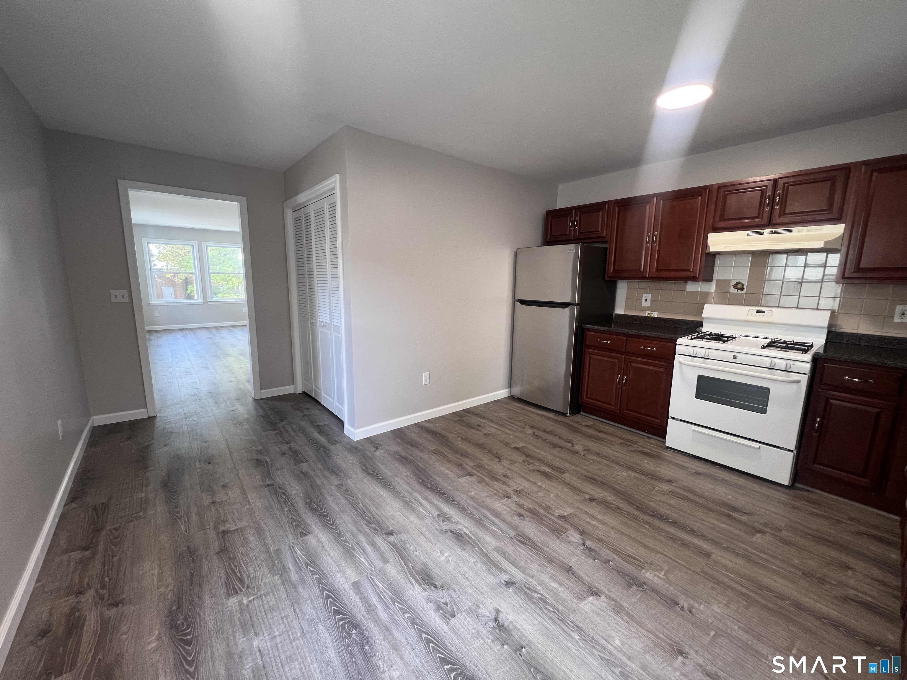 95 Shell Street Bridgeport, CT 06605 - Photo 6 of 34