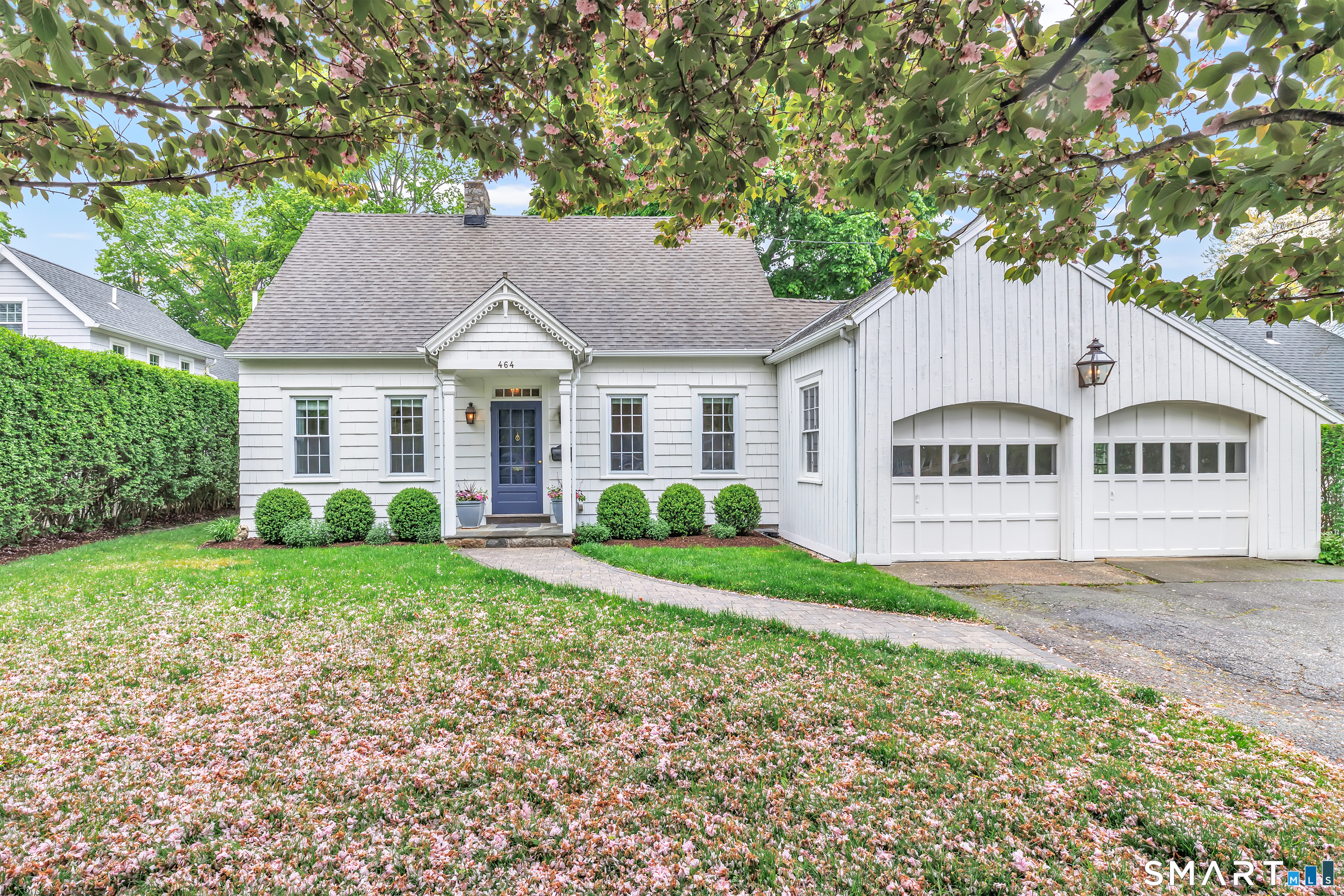 464 Round Hill Road Fairfield, CT 06824 - Photo 2 of 40