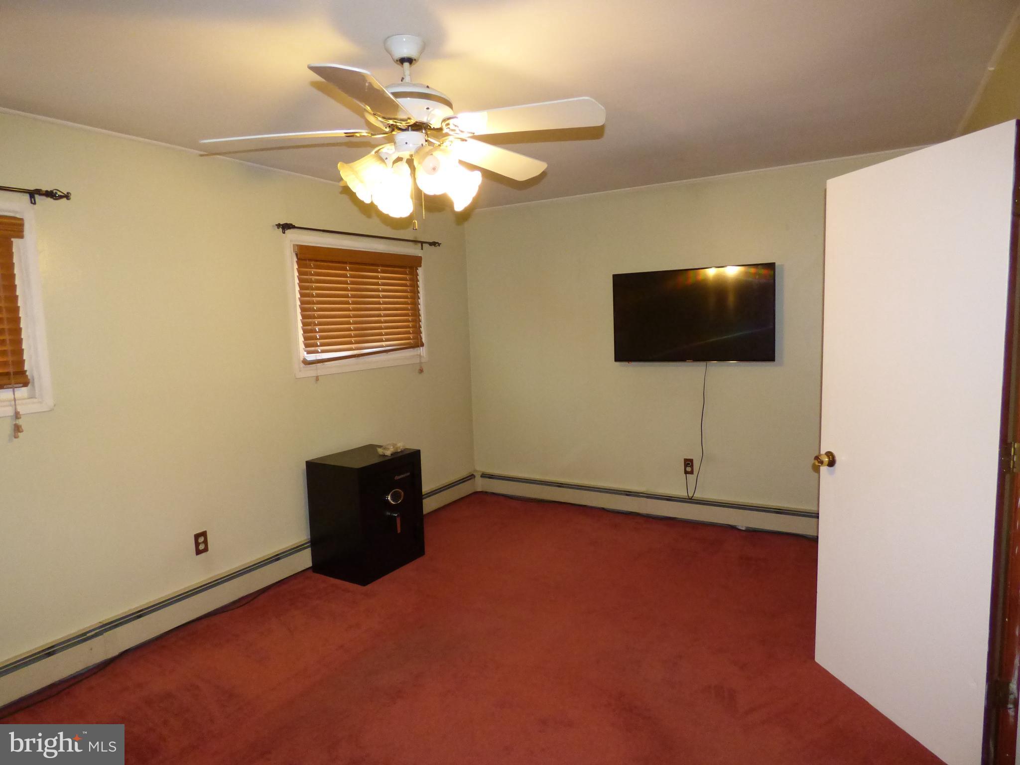 22 Hawk Road Levittown, PA 19056 - Photo 16 of 28 1st Floor Bedroom