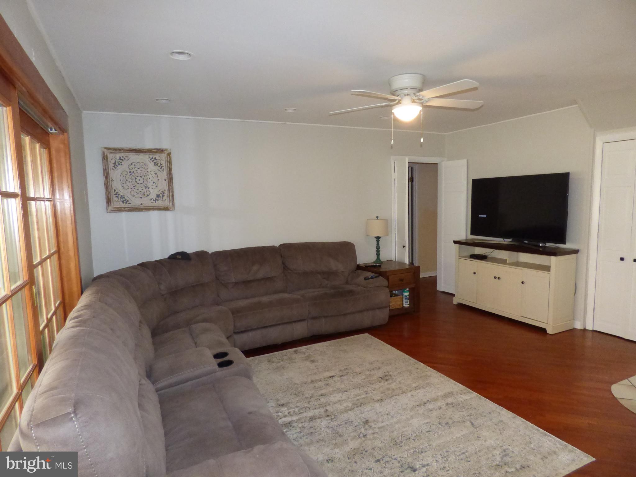 22 Hawk Road Levittown, PA 19056 - Photo 9 of 28 Living Room