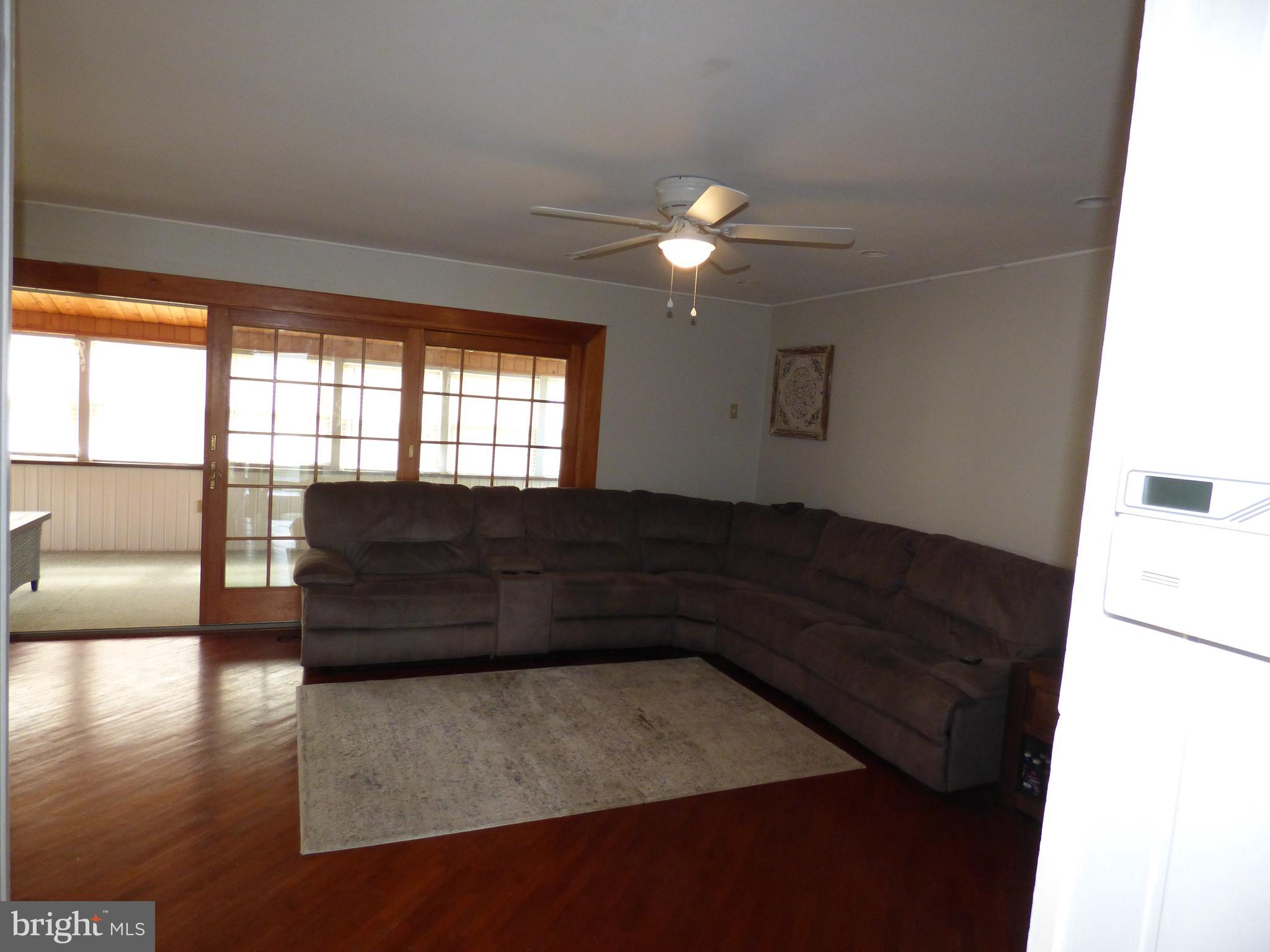 22 Hawk Road Levittown, PA 19056 - Photo 10 of 28 Living Room