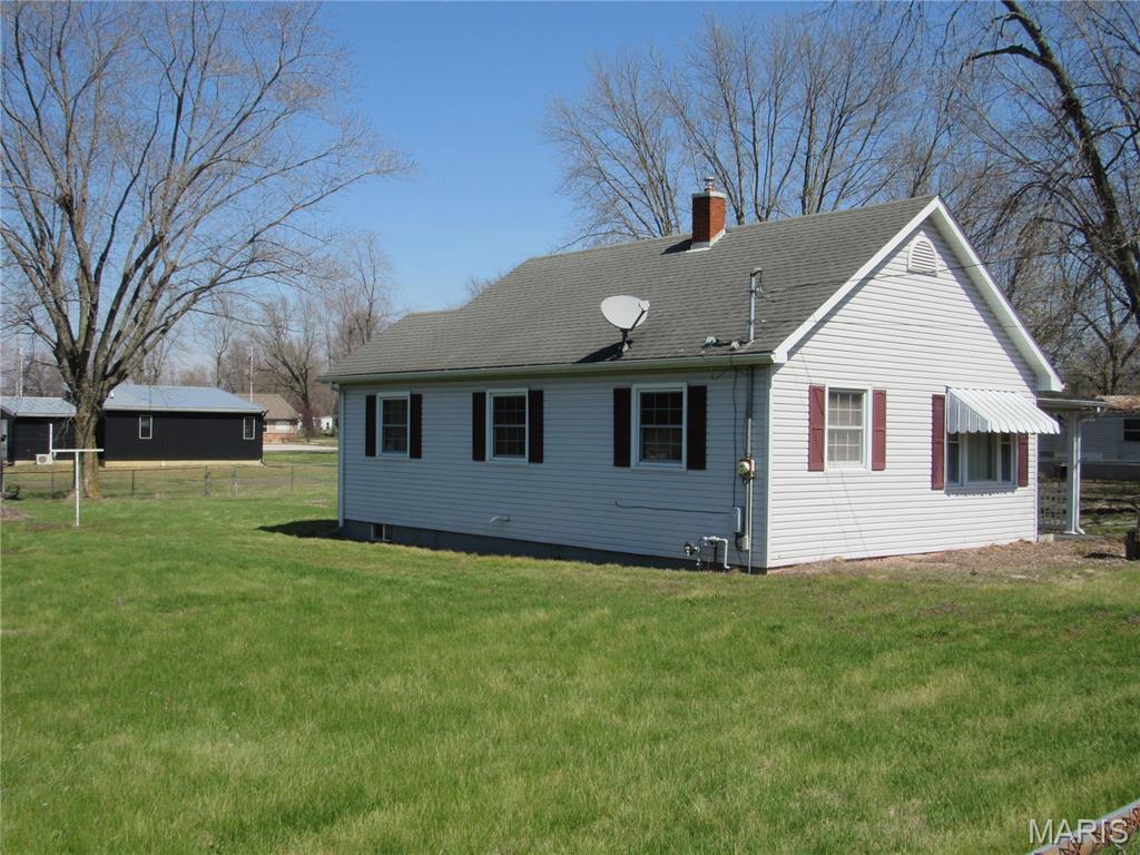 206 Fisher Sawyerville, IL 62085 - Photo 2 of 13