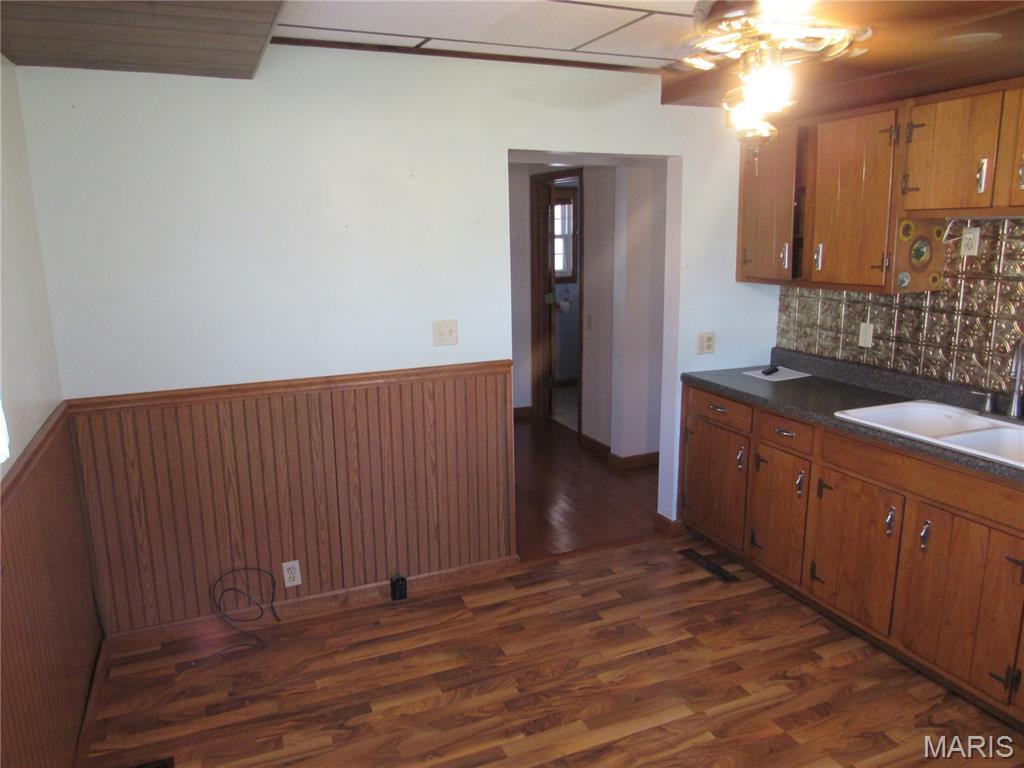 206 Fisher Sawyerville, IL 62085 - Photo 10 of 13