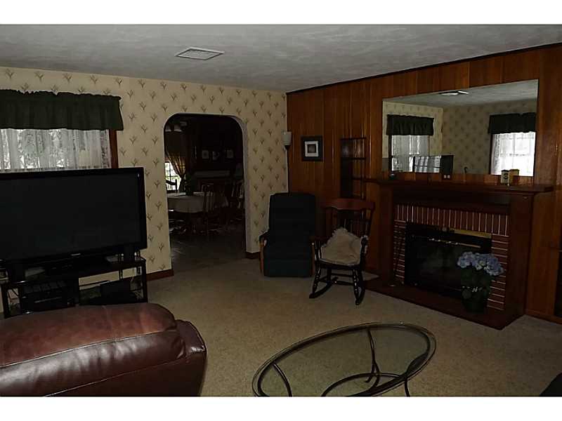 290 West Greenville Road Scituate, RI 02857 - Photo 7 of 25 Living Room.