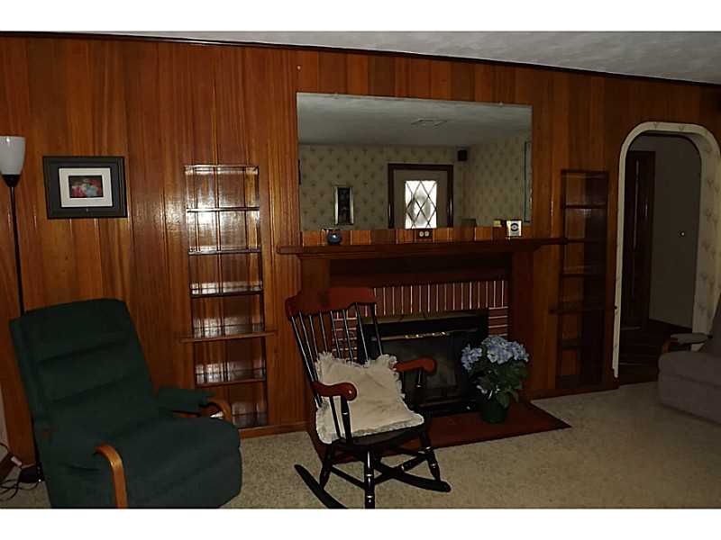 290 West Greenville Road Scituate, RI 02857 - Photo 8 of 25 Living Room.