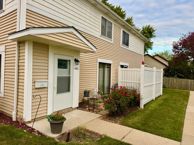 a front view of house with yard