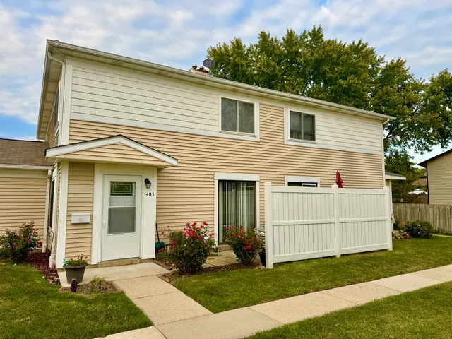 $2,200 | 1483 Cornell Court, Unit 1483, Hoffman Estates, IL 60169