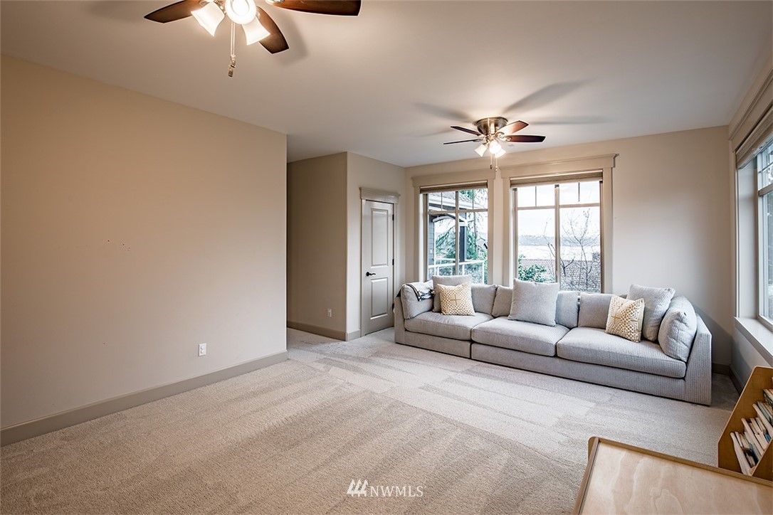 907 North 35th Street Renton, WA 98056 - Photo 31 of 37 a living room with furniture and a large window
