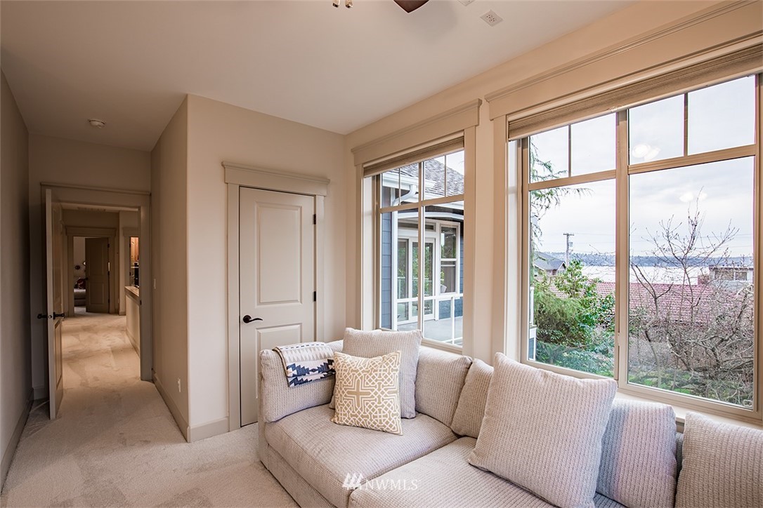 907 North 35th Street Renton, WA 98056 - Photo 32 of 37 a living room with furniture and a large window