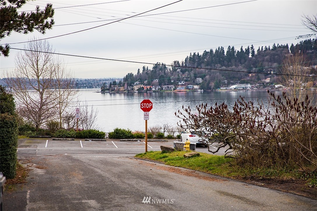 907 North 35th Street Renton, WA 98056 - Photo 34 of 37 a view of a street in front of a house