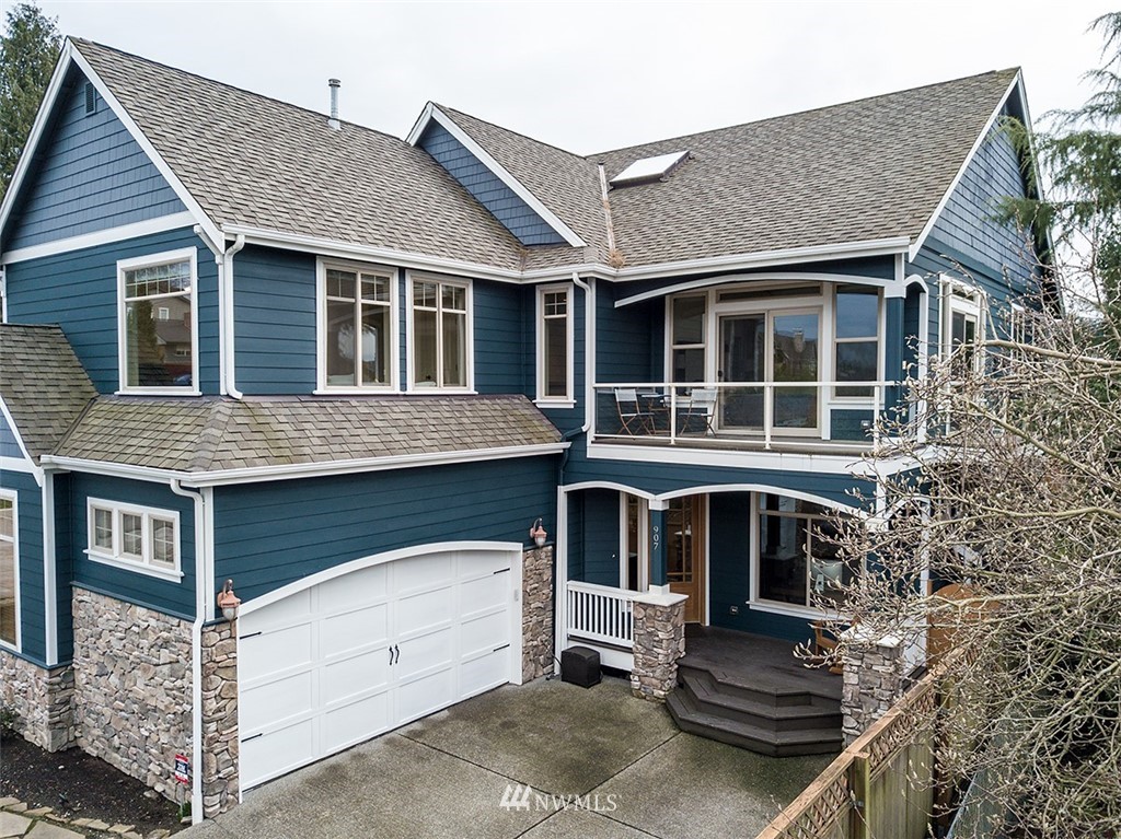 907 North 35th Street Renton, WA 98056 - Photo 35 of 37 a front view of a house with garden