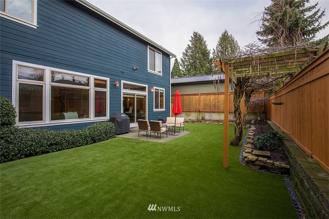 907 North 35th Street Renton, WA 98056 - Photo 5 of 37 a view of a house with backyard and porch