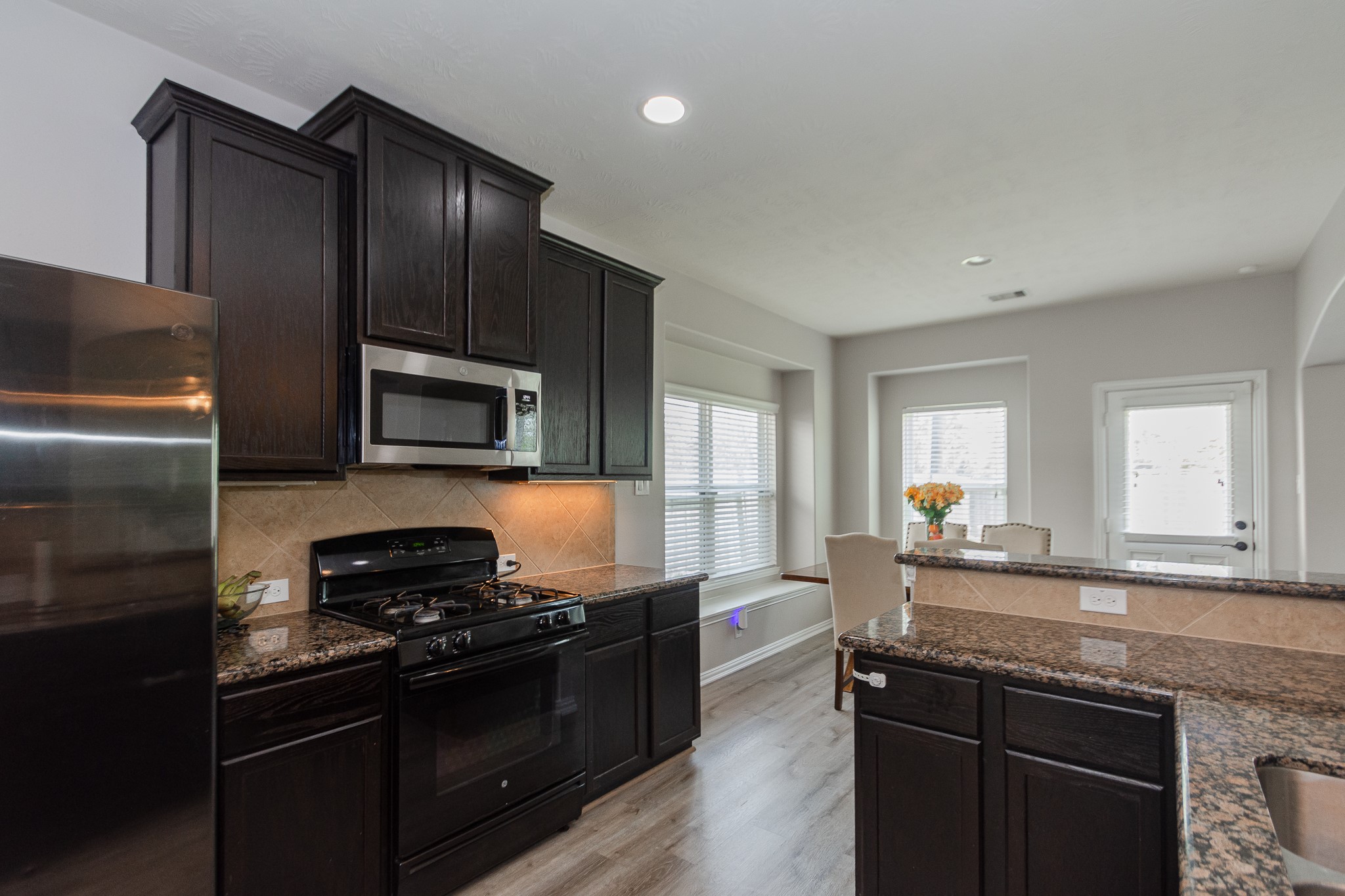 4907 Applewood Crest Lane Rosharon, TX 77583 - Photo 11 of 36 a kitchen with granite countertop stainless steel appliances and wooden cabinets