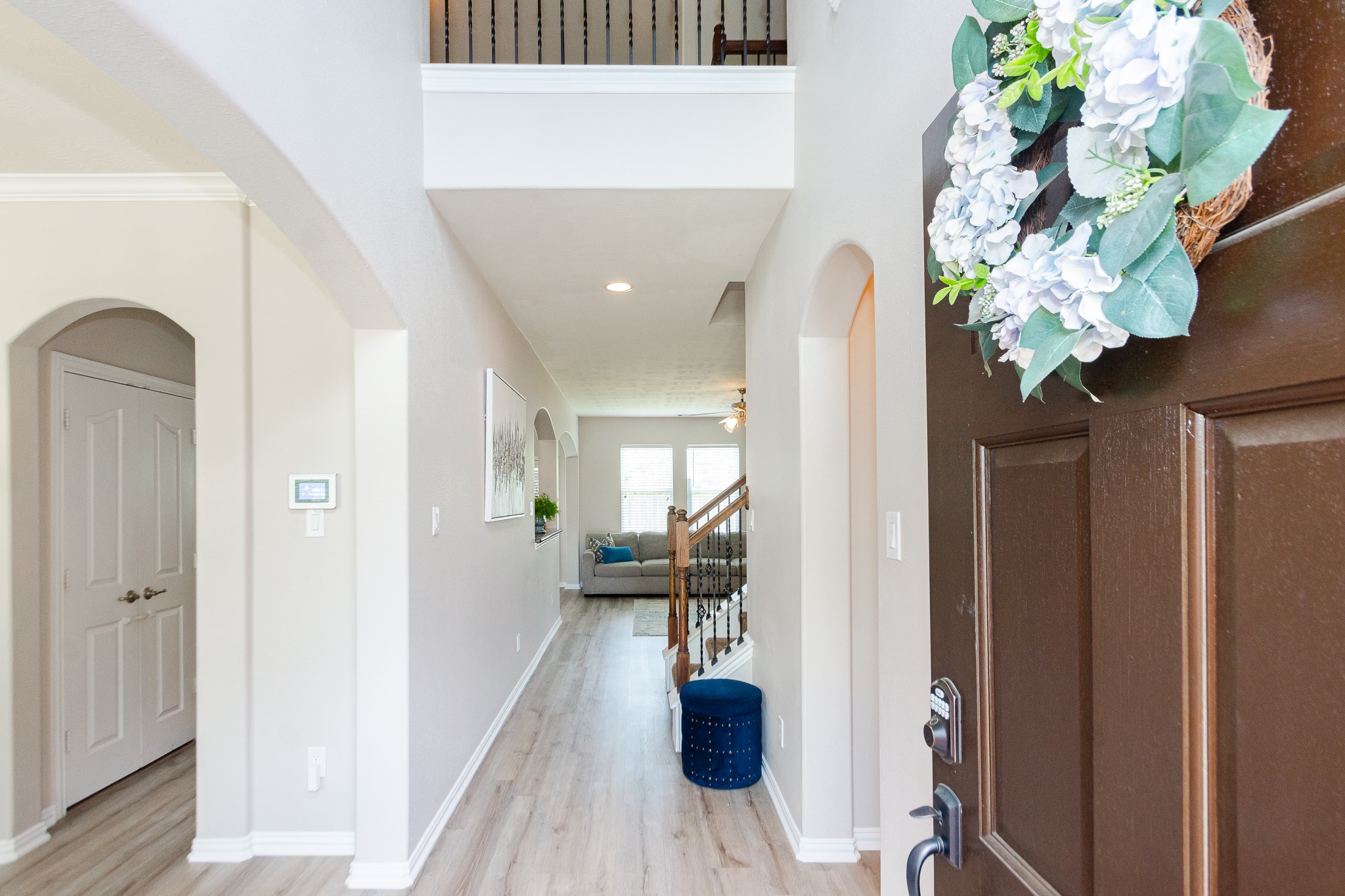 4907 Applewood Crest Lane Rosharon, TX 77583 - Photo 15 of 36 a view of a hallway with wooden floor and a potted plant