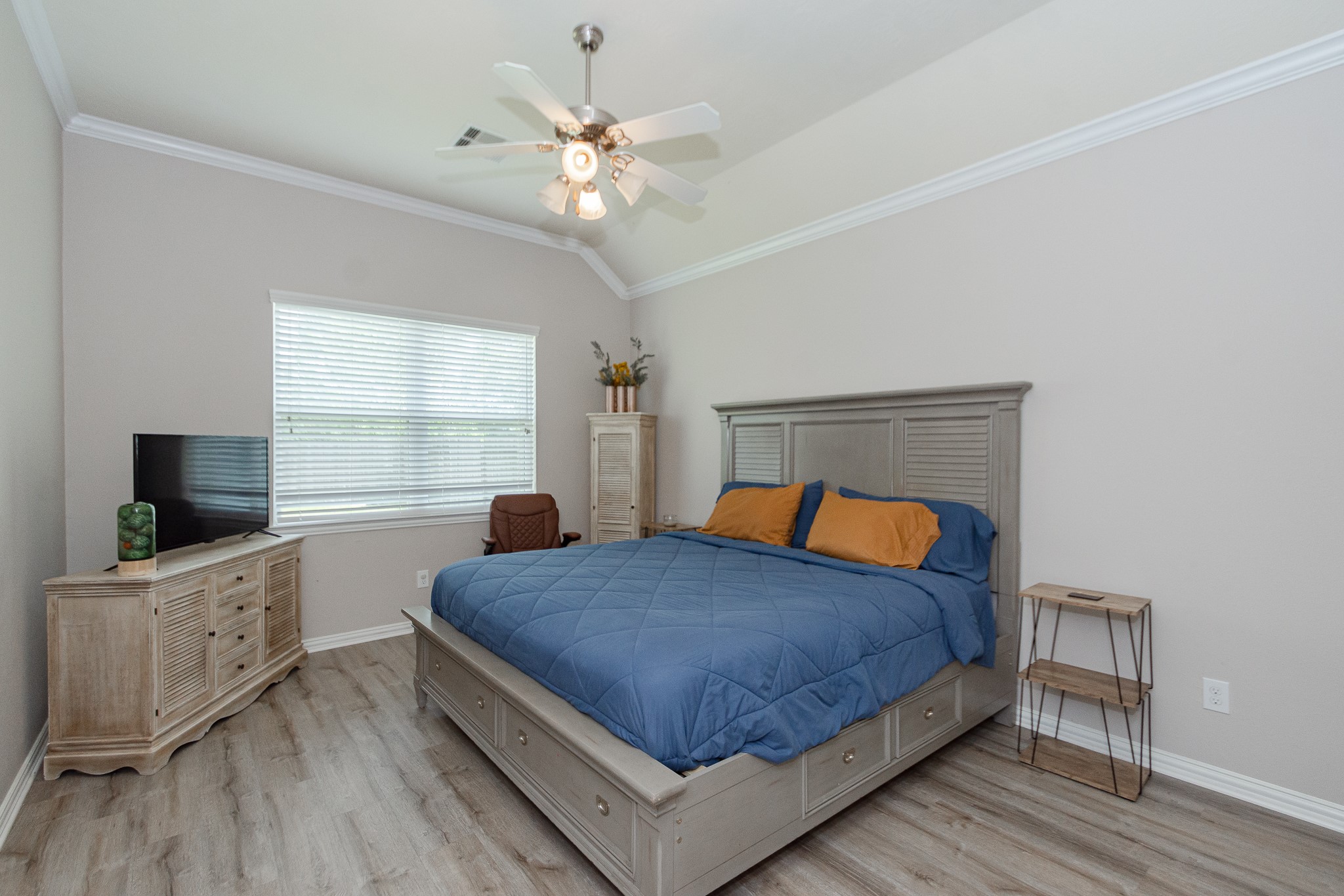 4907 Applewood Crest Lane Rosharon, TX 77583 - Photo 17 of 36 a bedroom with a bed and a chandelier