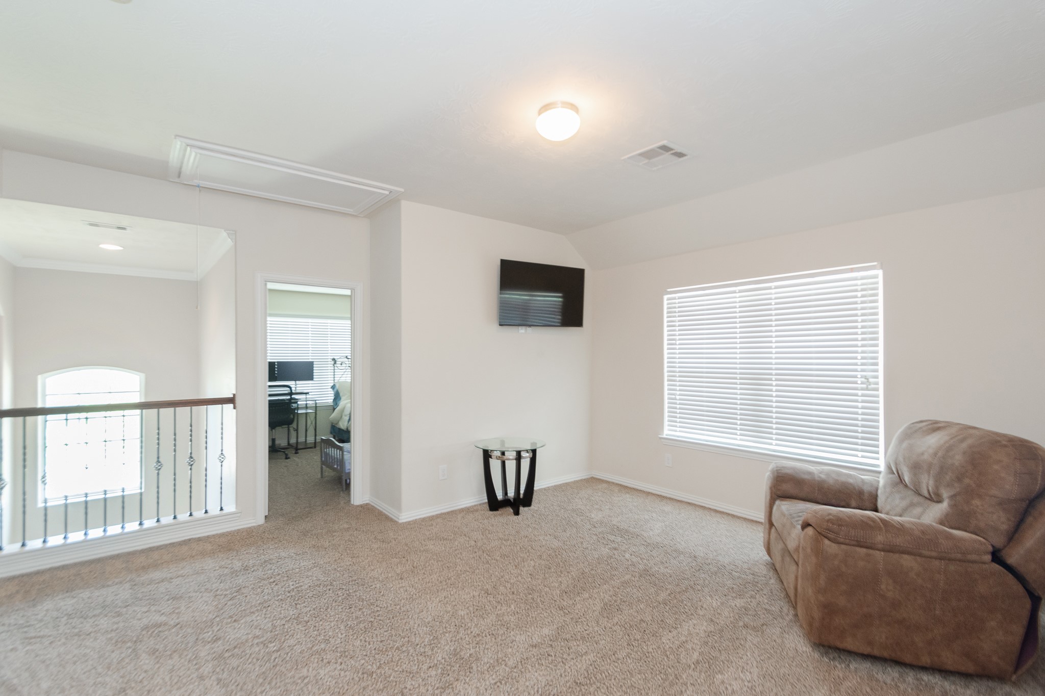 4907 Applewood Crest Lane Rosharon, TX 77583 - Photo 25 of 36 a living room with furniture and a window