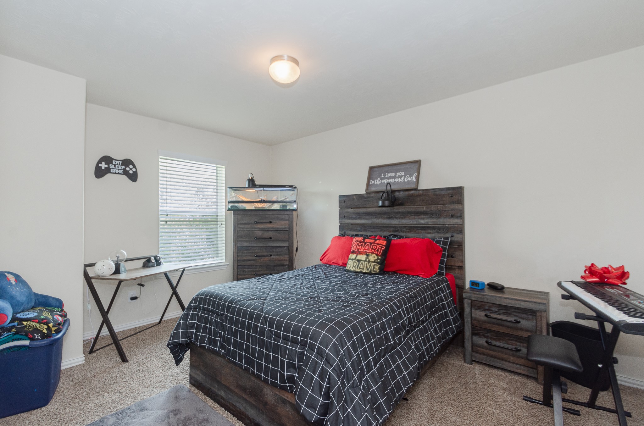 4907 Applewood Crest Lane Rosharon, TX 77583 - Photo 28 of 36 a bedroom with a bed and a dresser in it