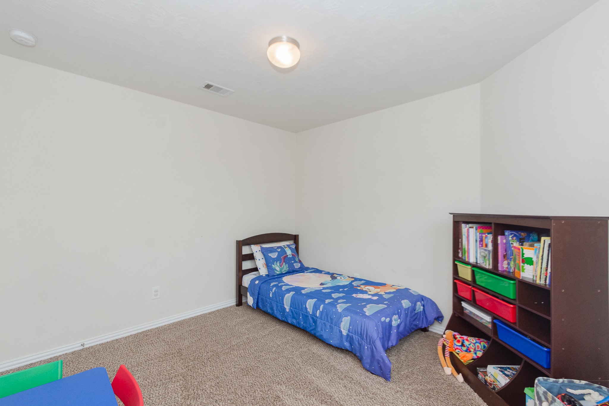 4907 Applewood Crest Lane Rosharon, TX 77583 - Photo 30 of 36 a bedroom with a bed and a book shelf