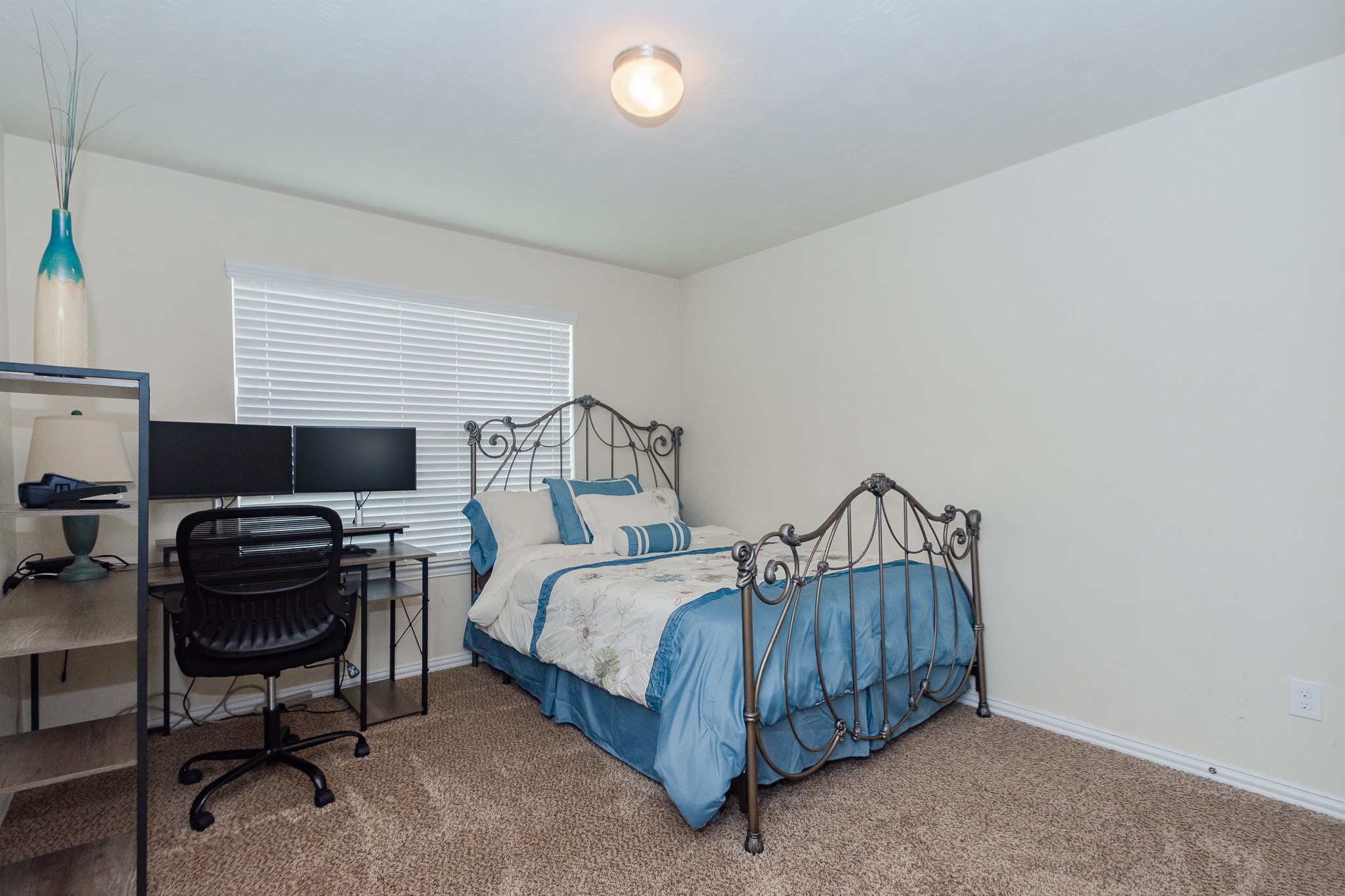 4907 Applewood Crest Lane Rosharon, TX 77583 - Photo 31 of 36 a bedroom with a bed and a desk