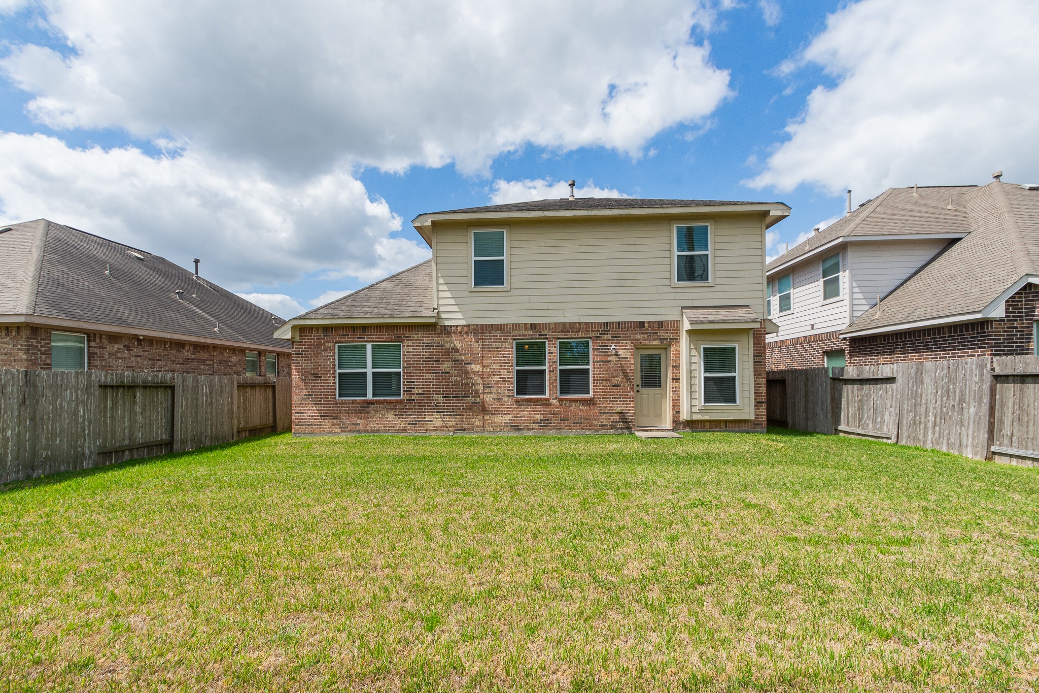 4907 Applewood Crest Lane Rosharon, TX 77583 - Photo 35 of 36 a view of a yard in front of a house