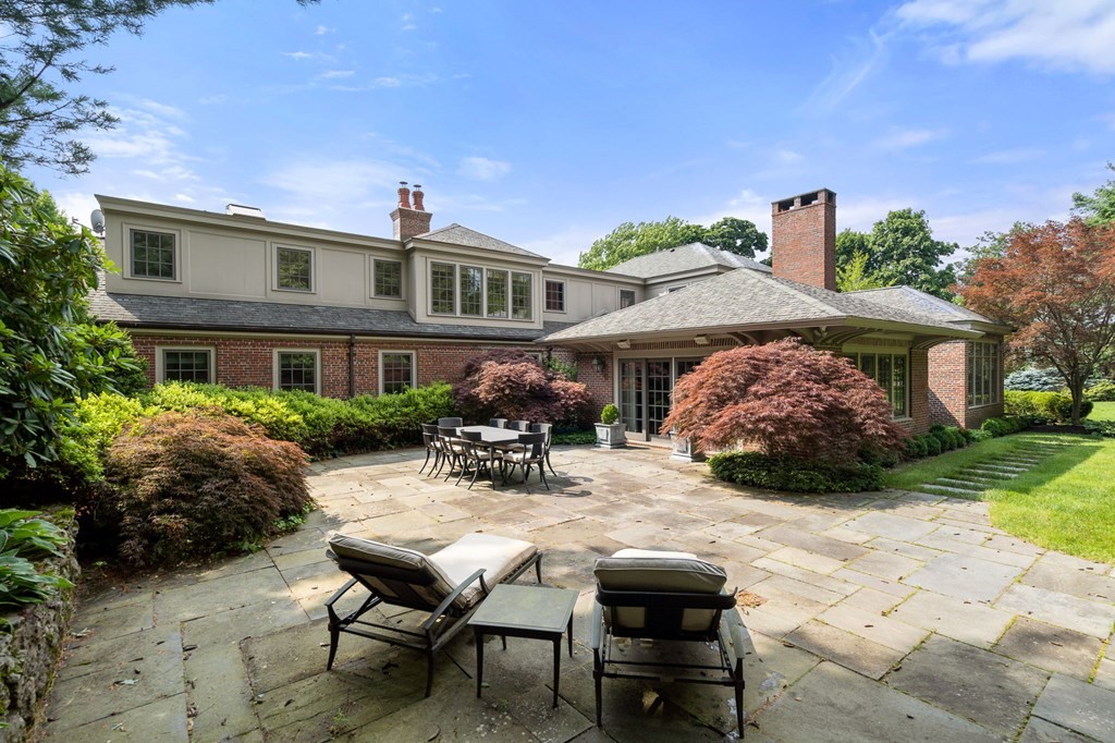 24 Green Hill Road Brookline, MA 02445 - Photo 4 of 25 Gallery Image 4