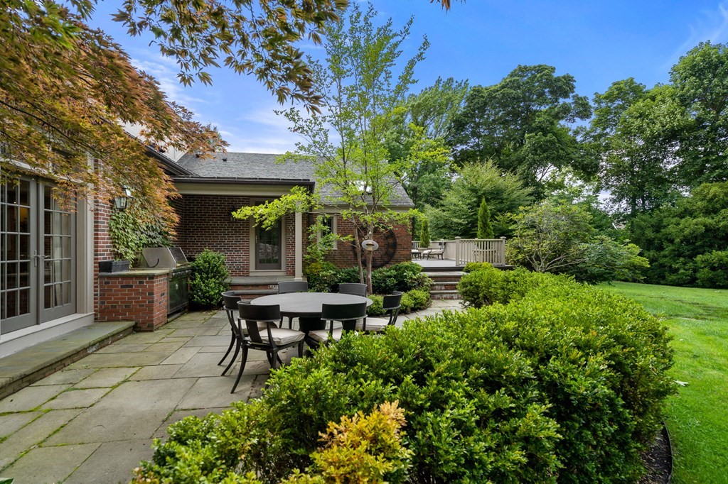 24 Green Hill Road Brookline, MA 02445 - Photo 5 of 25 Gallery Image 5