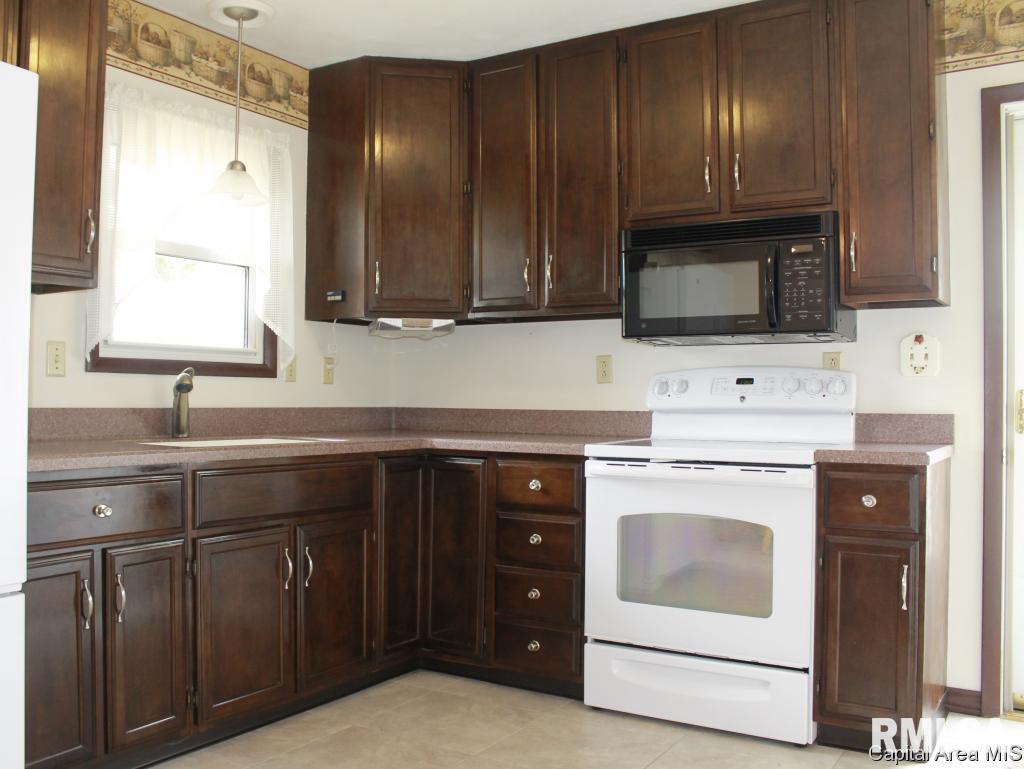 3004 Sherborn Road Springfield, IL 62702 - Photo 2 of 32