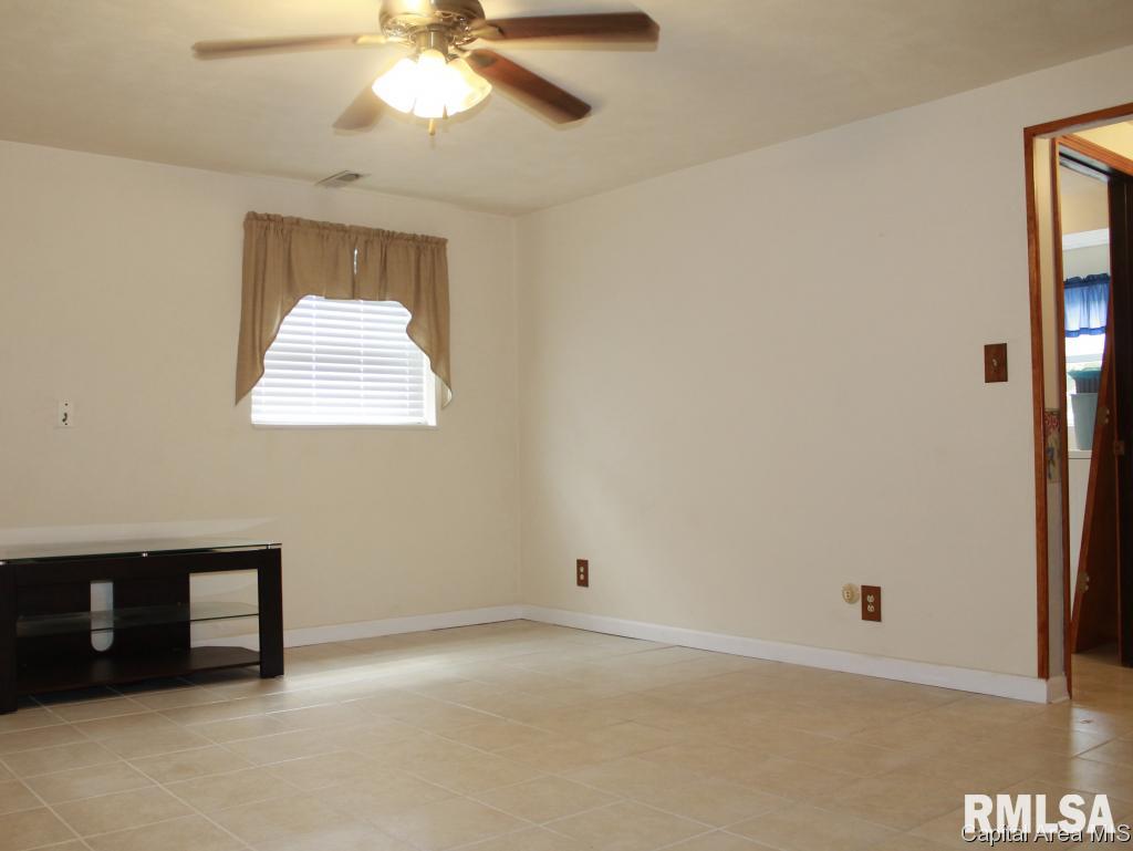 3004 Sherborn Road Springfield, IL 62702 - Photo 8 of 32