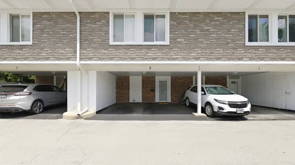 $269,000 | 2 Cour Masson, Palos Hills, IL 60465
