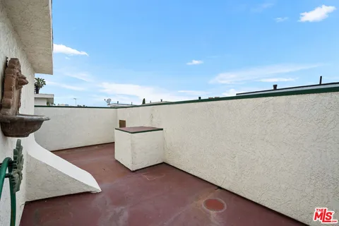 $3,499 | 839 South Holt Avenue, Unit 104, Los Angeles, CA 90035