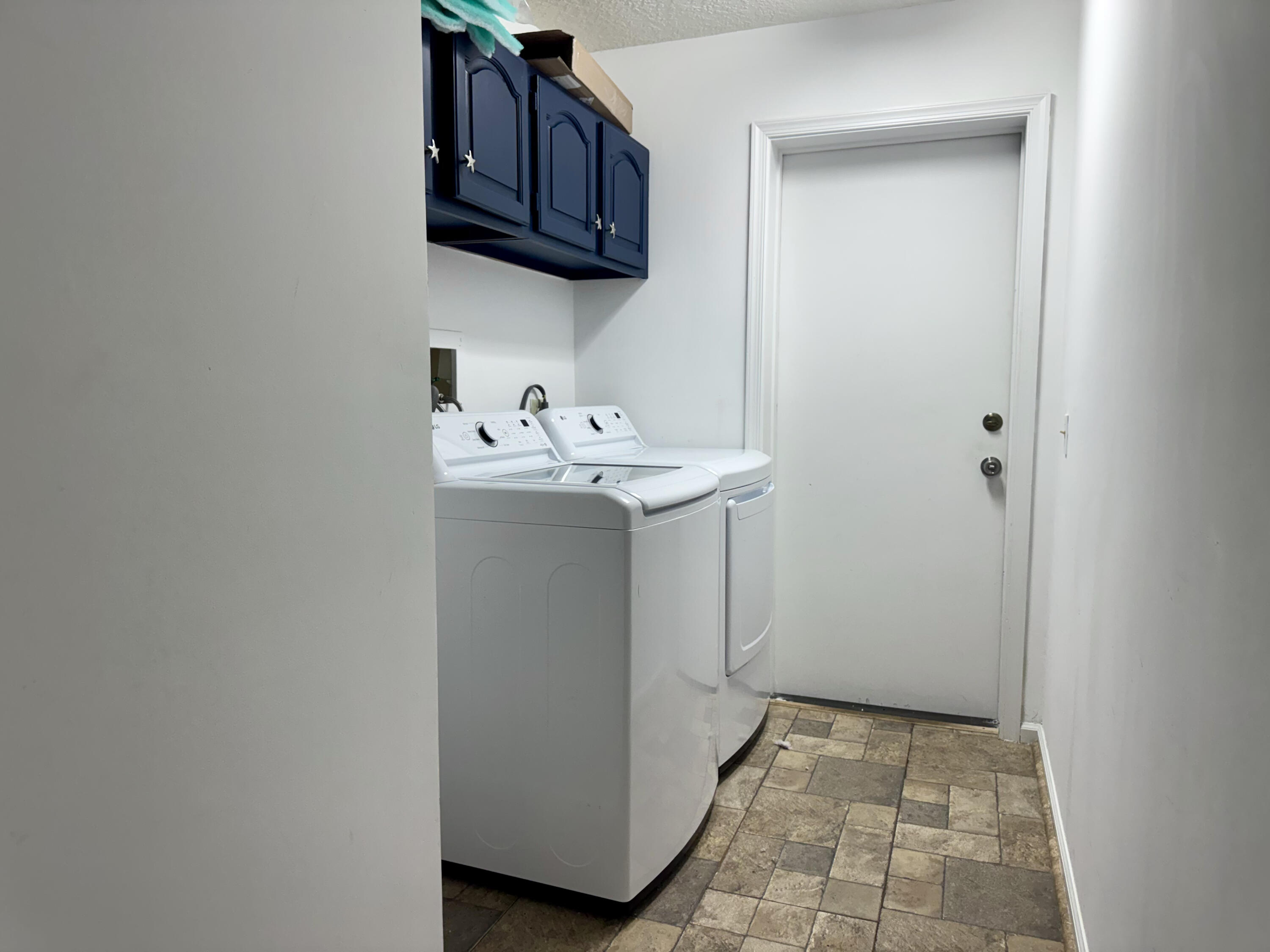 6944 Misty Lake Way Jupiter, FL 33458 - Photo 23 of 32 a utility room with sink dryer and washer