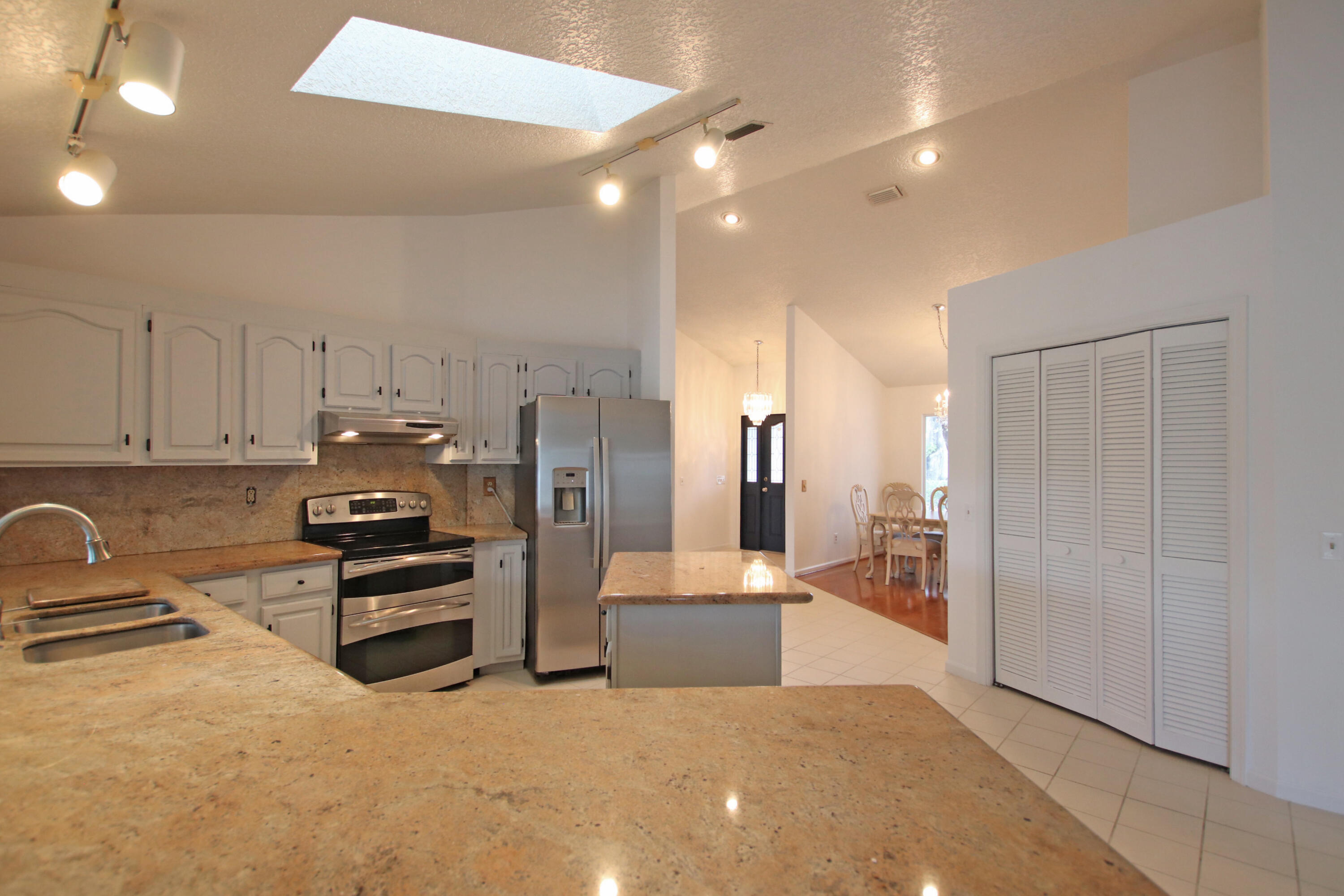 6944 Misty Lake Way Jupiter, FL 33458 - Photo 6 of 31 Kitchen