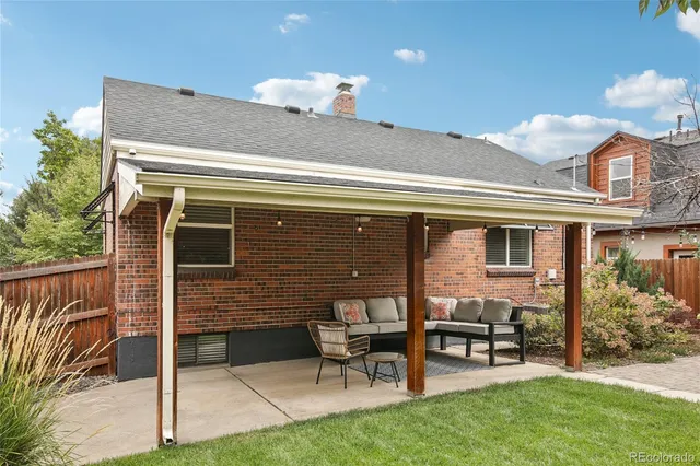 a view of a house with backyard and a chair