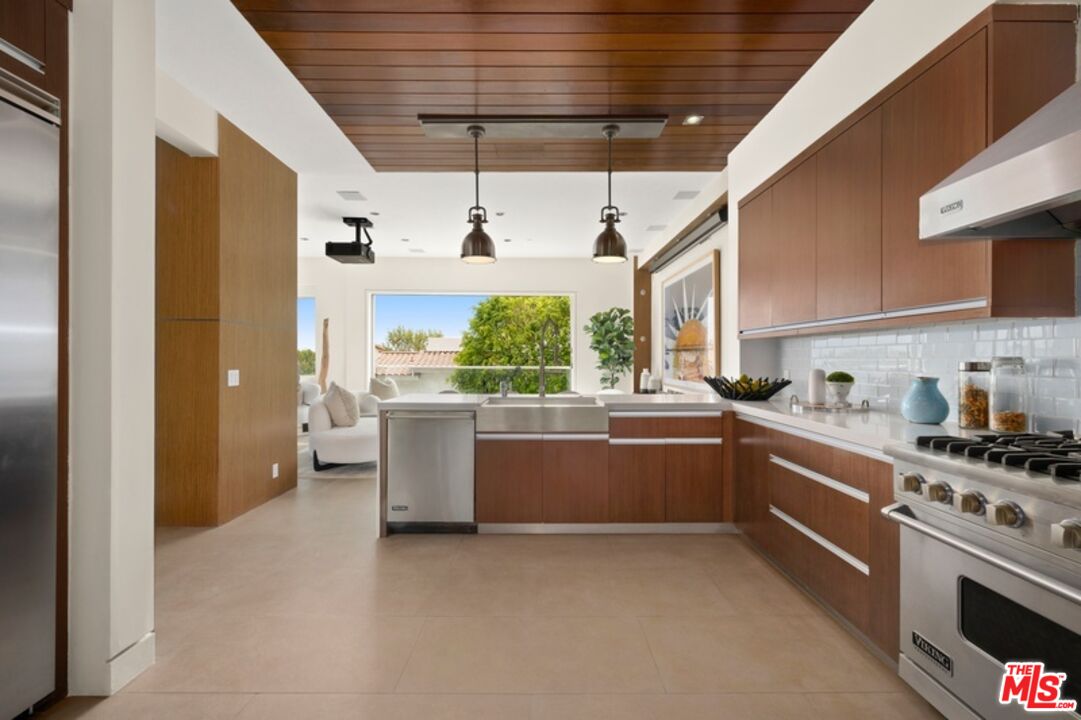 17713 Posetano Road Pacific Palisades, CA 90272 - Photo 8 of 24