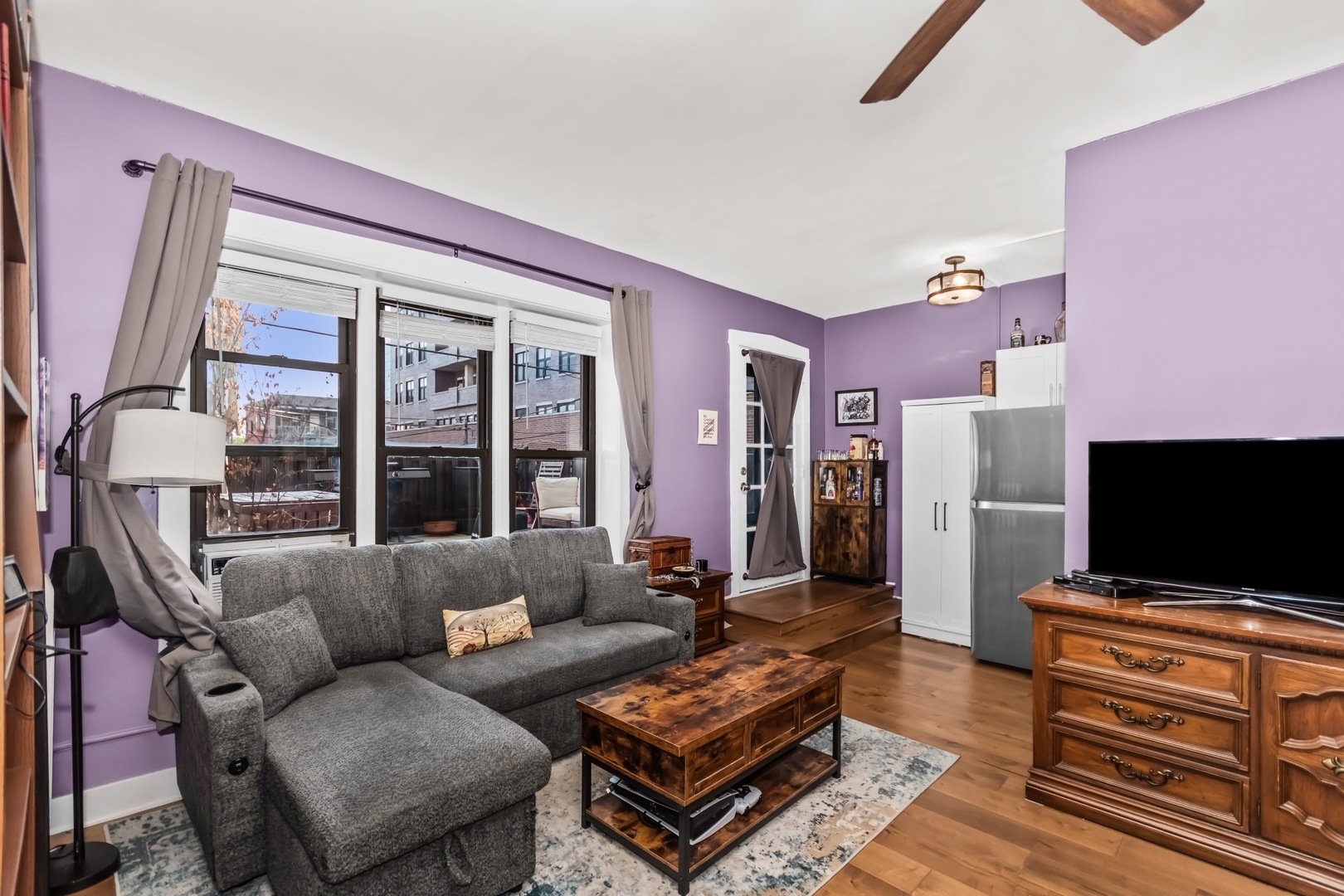 725 West Sheridan Road, Unit 204 Chicago, IL 60613 - Photo 3 of 14 Gallery Image 3